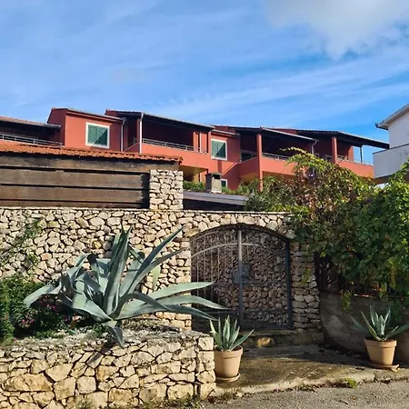 Red House Apartment With Swimming Pool Vinisce Exterior photo