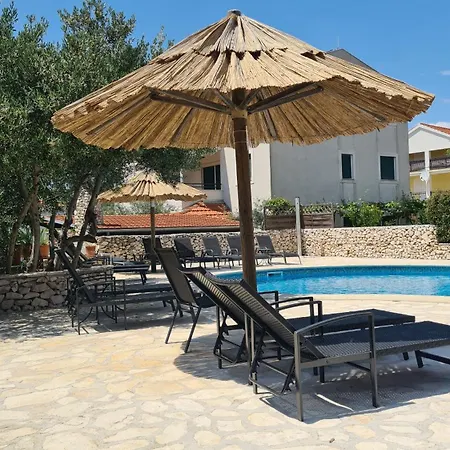Red House Apartment With Swimming Pool Vinisce Exterior photo