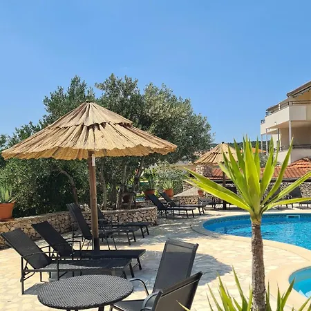 Red House Apartment With Swimming Pool Vinisce Exterior photo