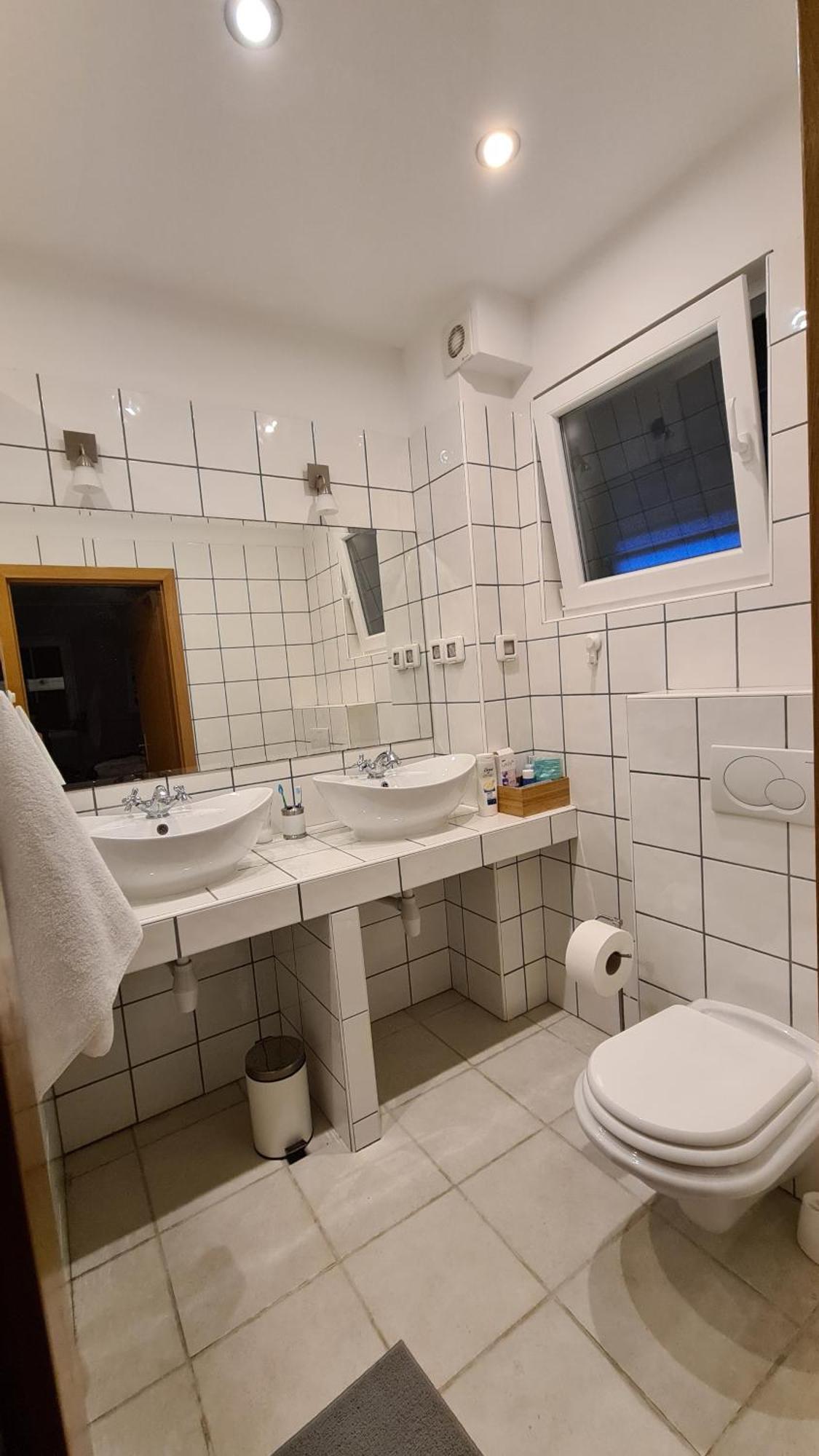 Red House With Swimming Pool Appartement
