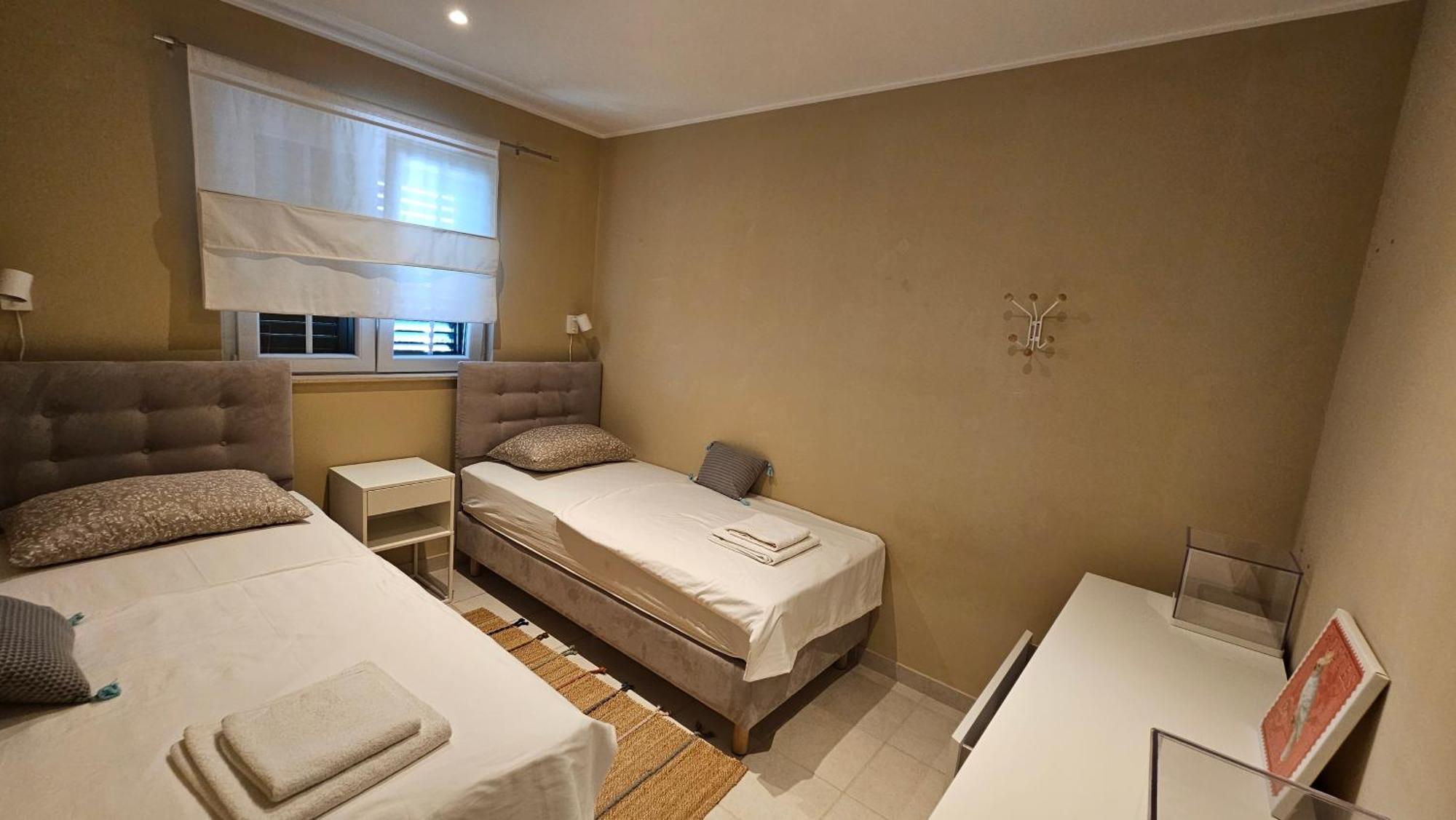 Apartment Red House With Swimming Pool Vinisce