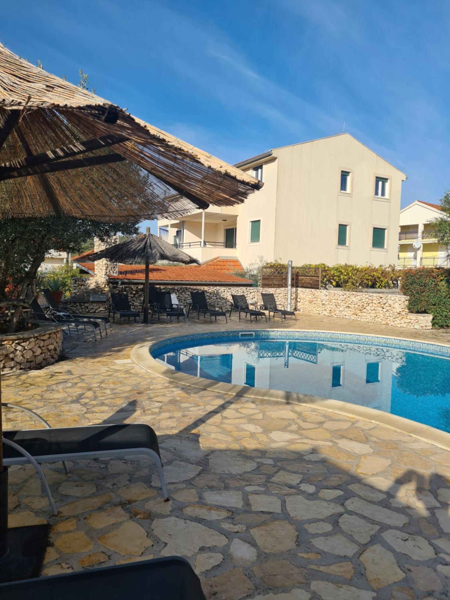 Appartement Red House With Swimming Pool