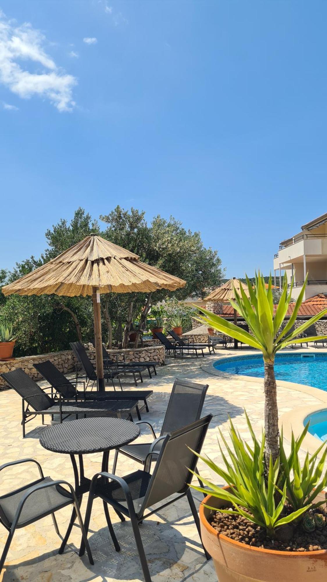 Apartment Red House With Swimming Pool Vinisce